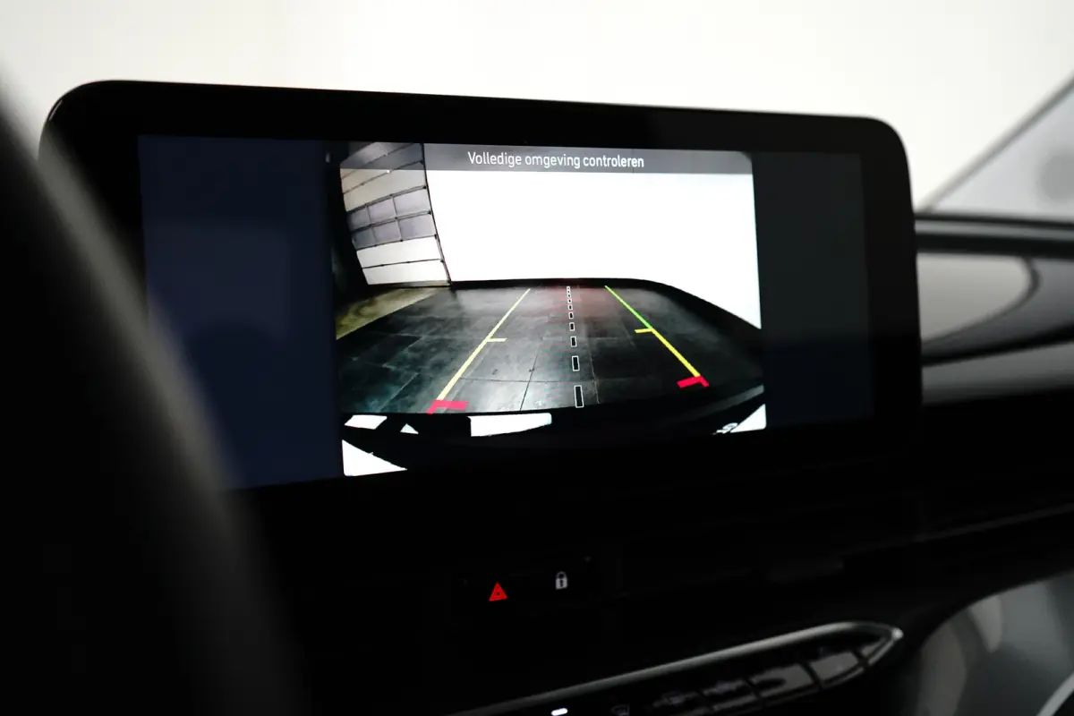 3+1 Icon 42 kWh l Pano Dak l Camera l 17" Velgen l Full LED Dagrij l Navigatie l Cr Control l Dodehoek Waarschuwing l