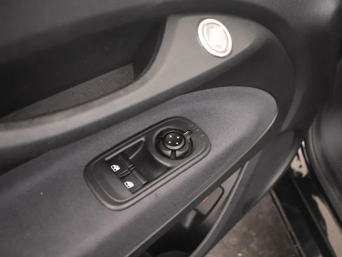 3+1 Icon 42 kWh l Pano Dak l Camera l 17" Velgen l Full LED Dagrij l Navigatie l Cr Control l Dodehoek Waarschuwing l