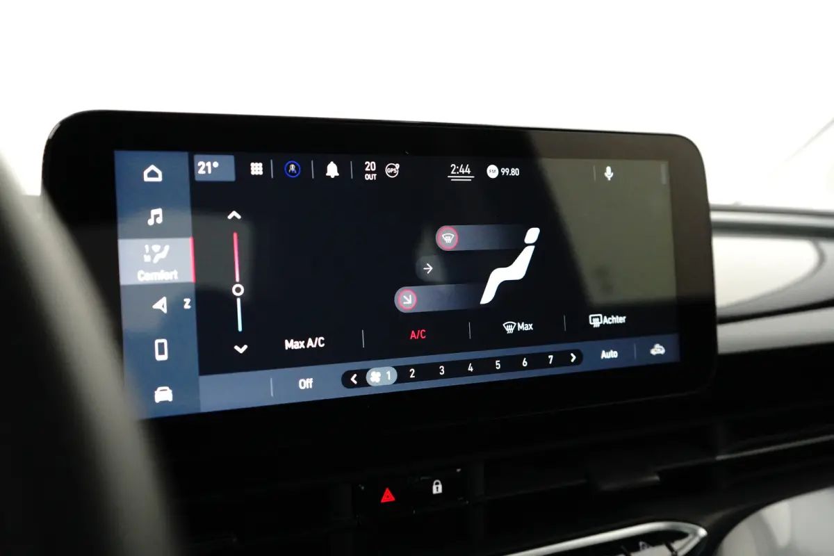 3+1 Icon 42 kWh l Pano Dak l Camera l 17" Velgen l Full LED Dagrij l Navigatie l Cr Control l Dodehoek Waarschuwing l