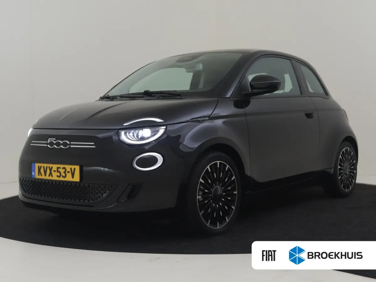 3+1 Icon 42 kWh l Pano Dak l Camera l 17" Velgen l Full LED Dagrij l Navigatie l Cr Control l Dodehoek Waarschuwing l