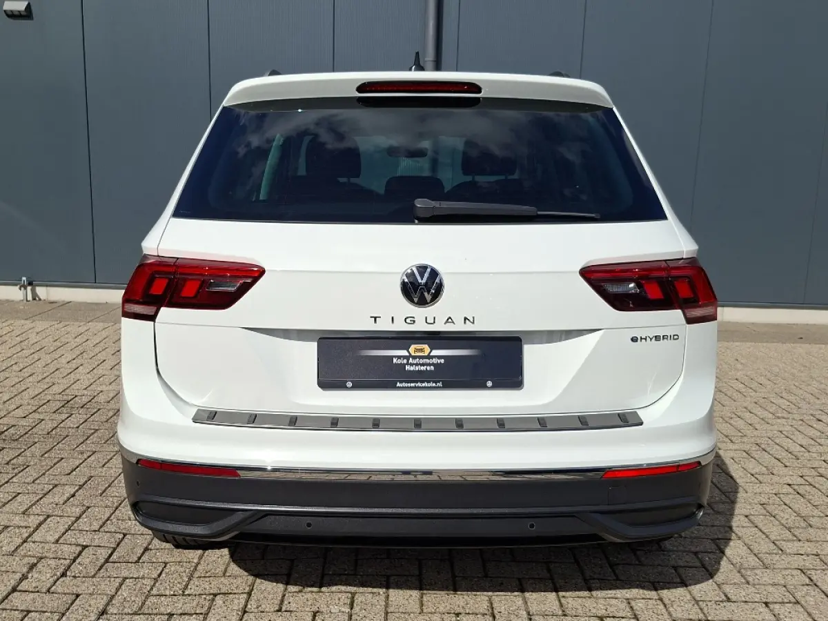 1.4 TSI eHybrid LIFE PHEV * Navigatiesysteem * Parkeercamera * Elektrische achterklep *