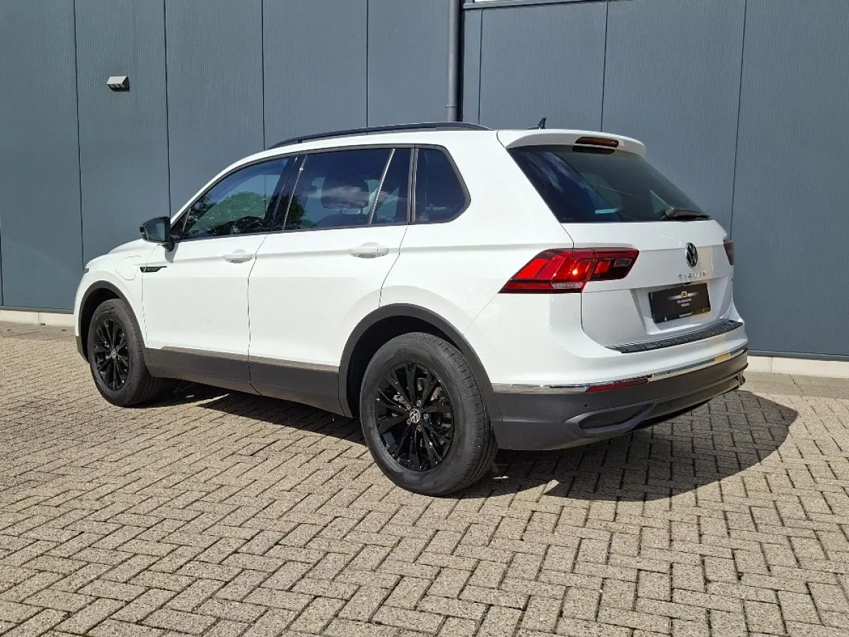 1.4 TSI eHybrid LIFE PHEV * Navigatiesysteem * Parkeercamera * Elektrische achterklep *