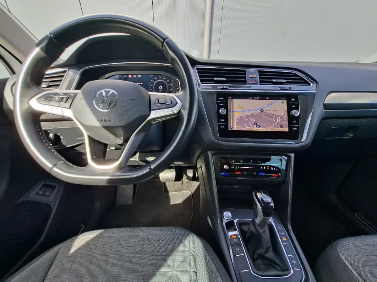 1.4 TSI eHybrid LIFE PHEV * Navigatiesysteem * Parkeercamera * Elektrische achterklep *