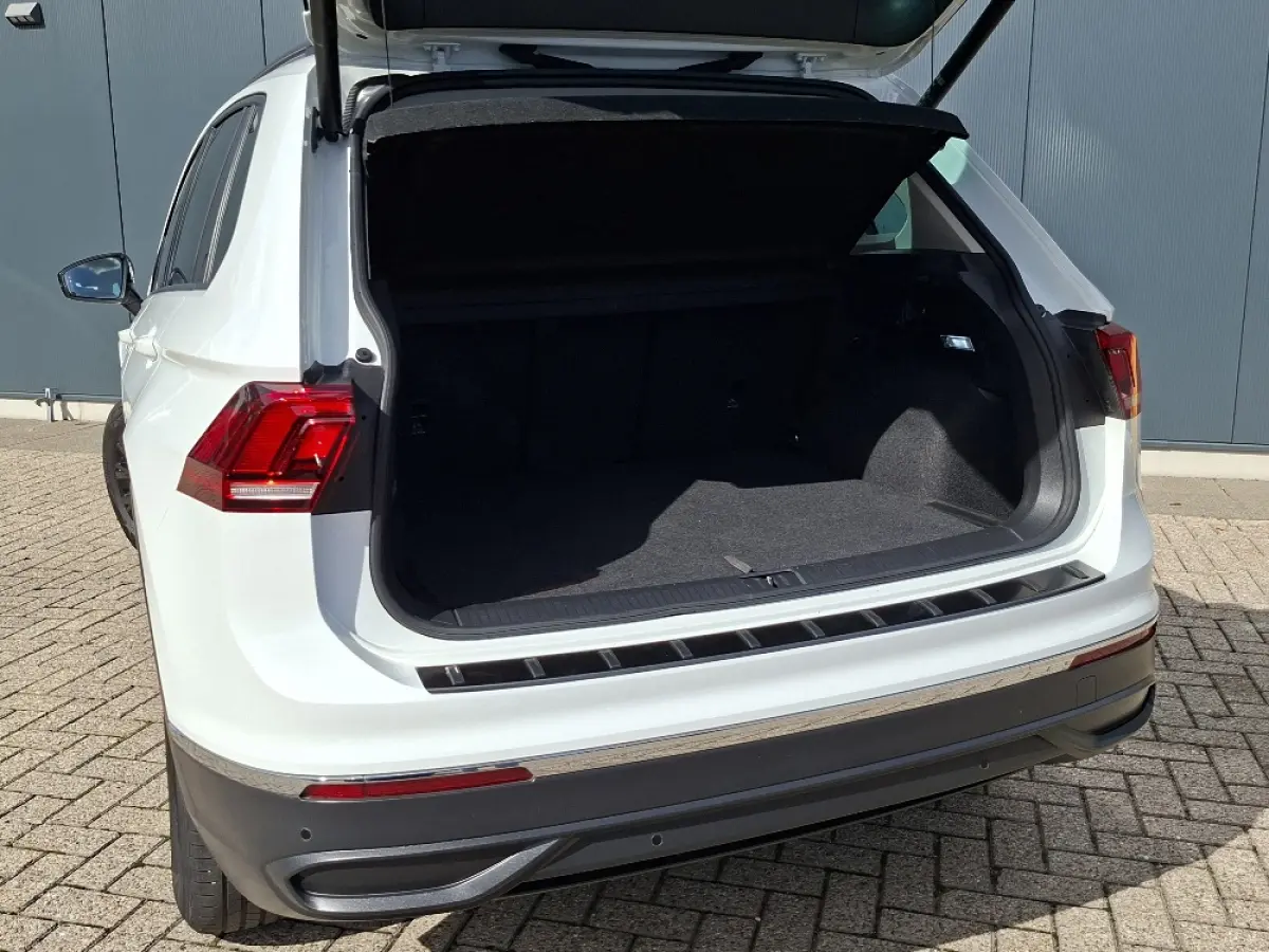 1.4 TSI eHybrid LIFE PHEV * Navigatiesysteem * Parkeercamera * Elektrische achterklep *