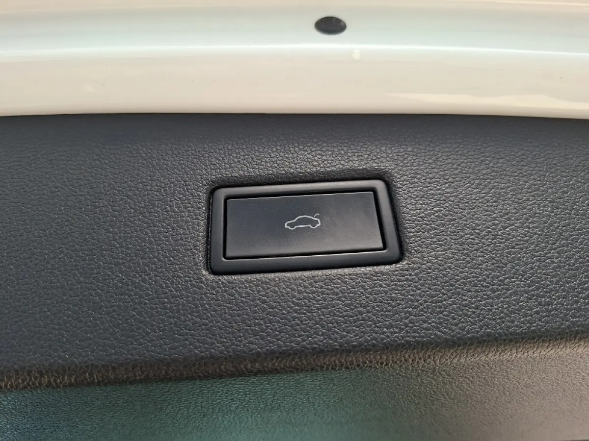 1.4 TSI eHybrid LIFE PHEV * Navigatiesysteem * Parkeercamera * Elektrische achterklep *