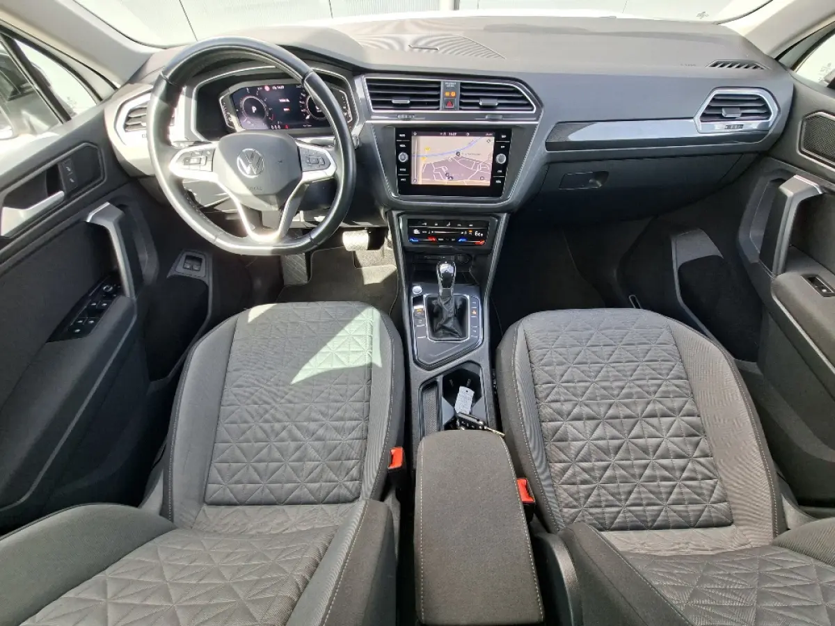 1.4 TSI eHybrid LIFE PHEV * Navigatiesysteem * Parkeercamera * Elektrische achterklep *