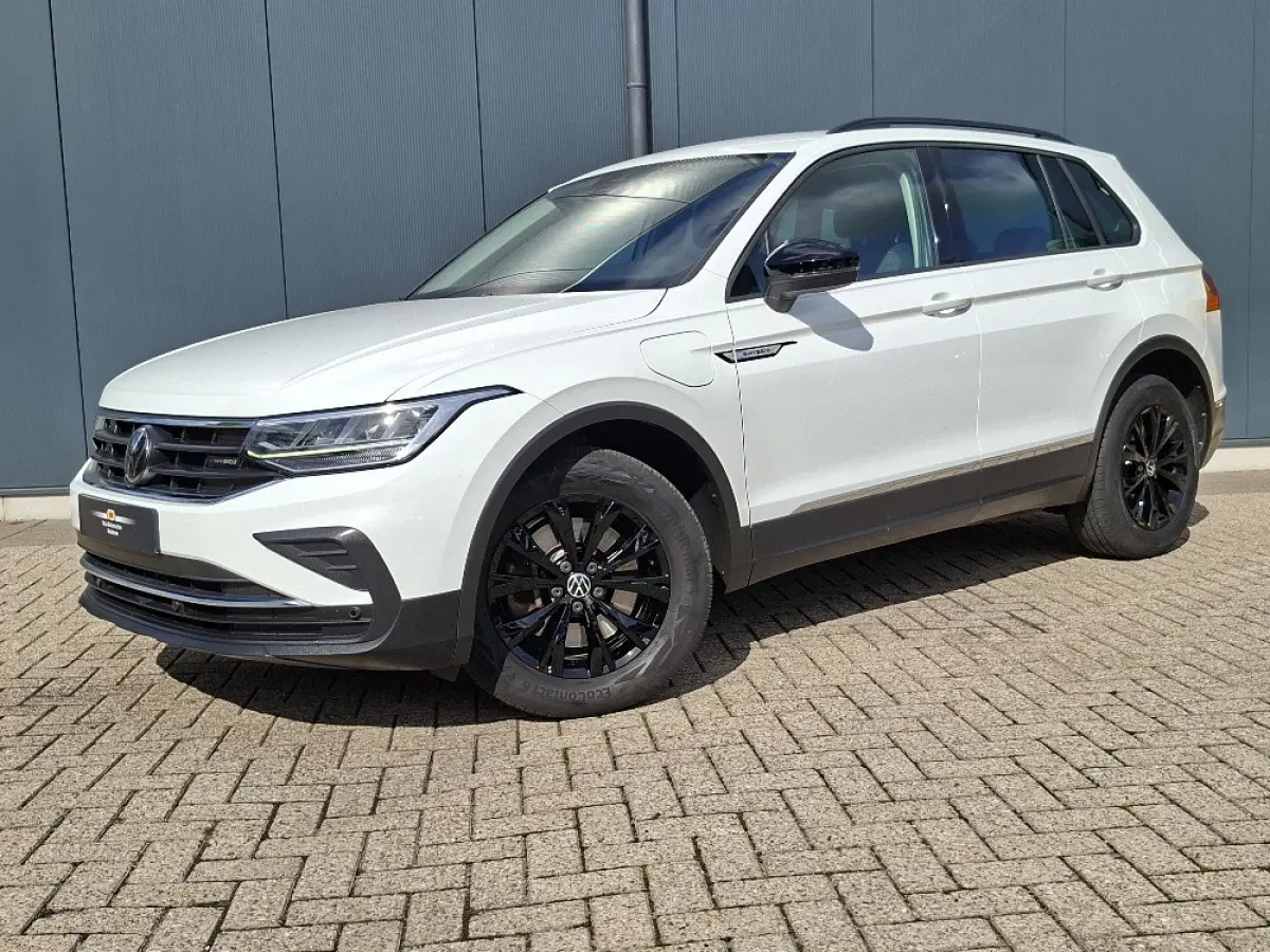 1.4 TSI eHybrid LIFE PHEV * Navigatiesysteem * Parkeercamera * Elektrische achterklep *