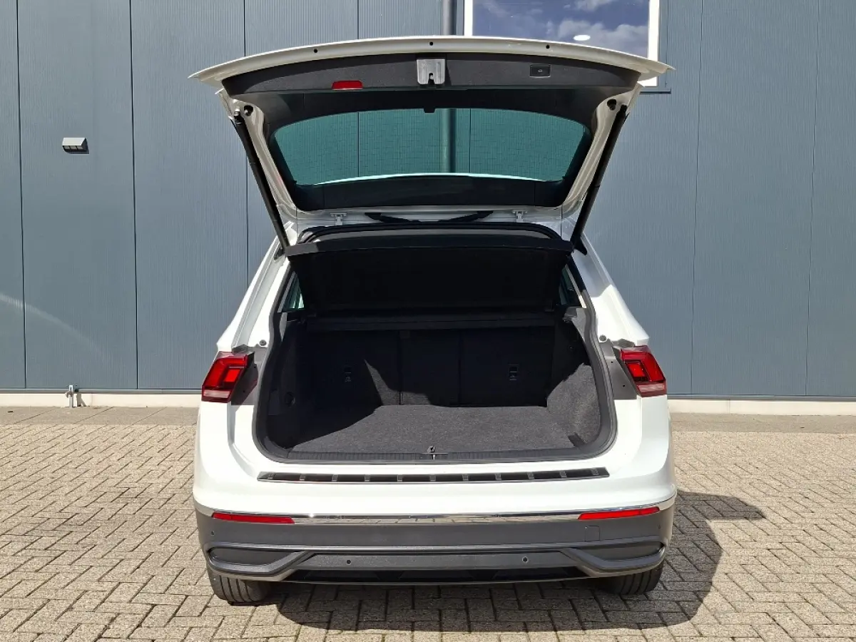 1.4 TSI eHybrid LIFE PHEV * Navigatiesysteem * Parkeercamera * Elektrische achterklep *