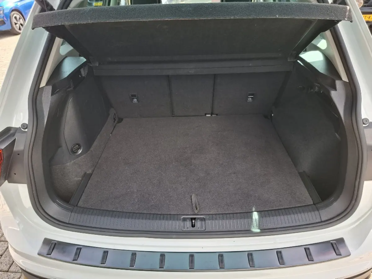 1.4 TSI eHybrid LIFE PHEV * Navigatiesysteem * Parkeercamera * Elektrische achterklep *