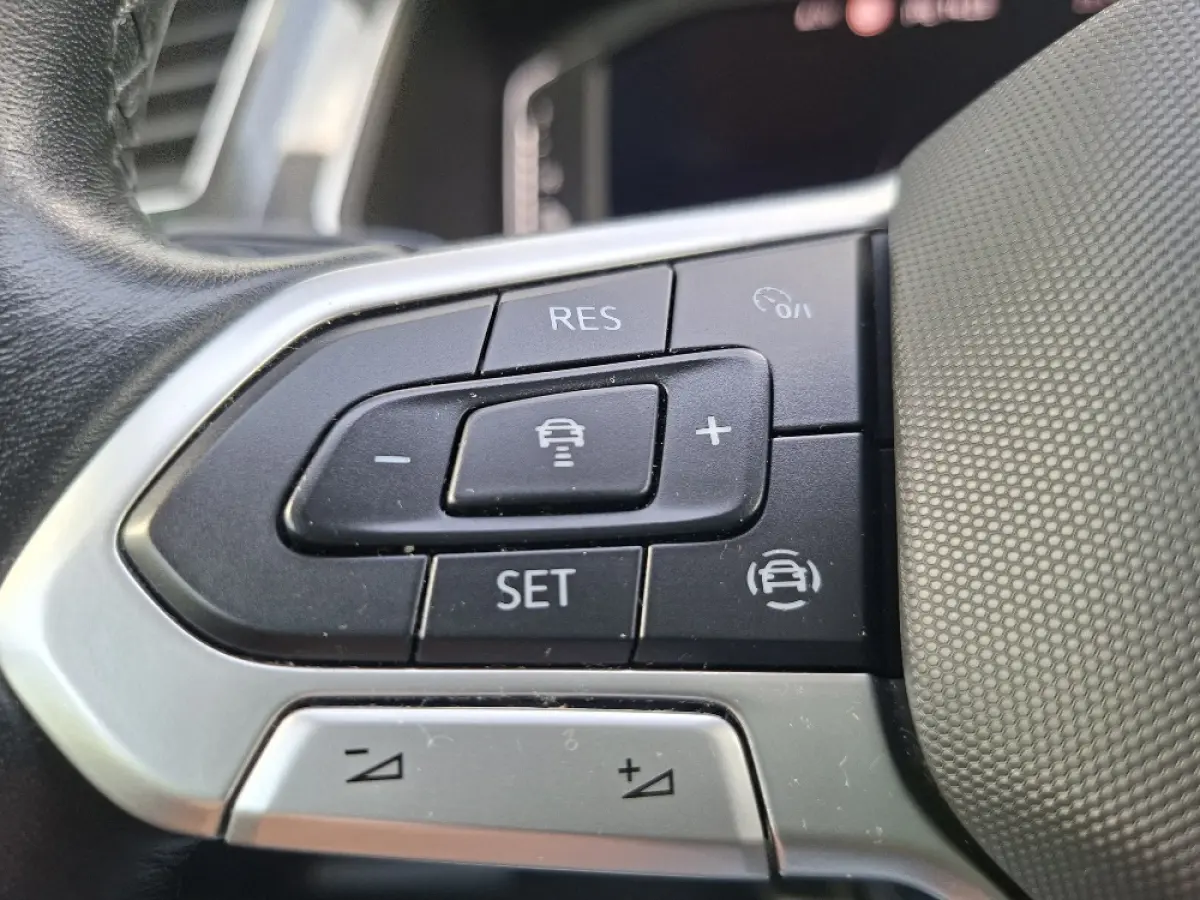 1.4 TSI eHybrid LIFE PHEV * Navigatiesysteem * Parkeercamera * Elektrische achterklep *
