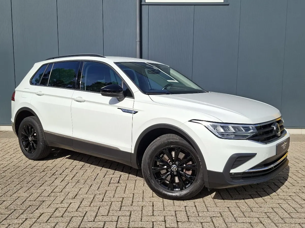 1.4 TSI eHybrid LIFE PHEV * Navigatiesysteem * Parkeercamera * Elektrische achterklep *