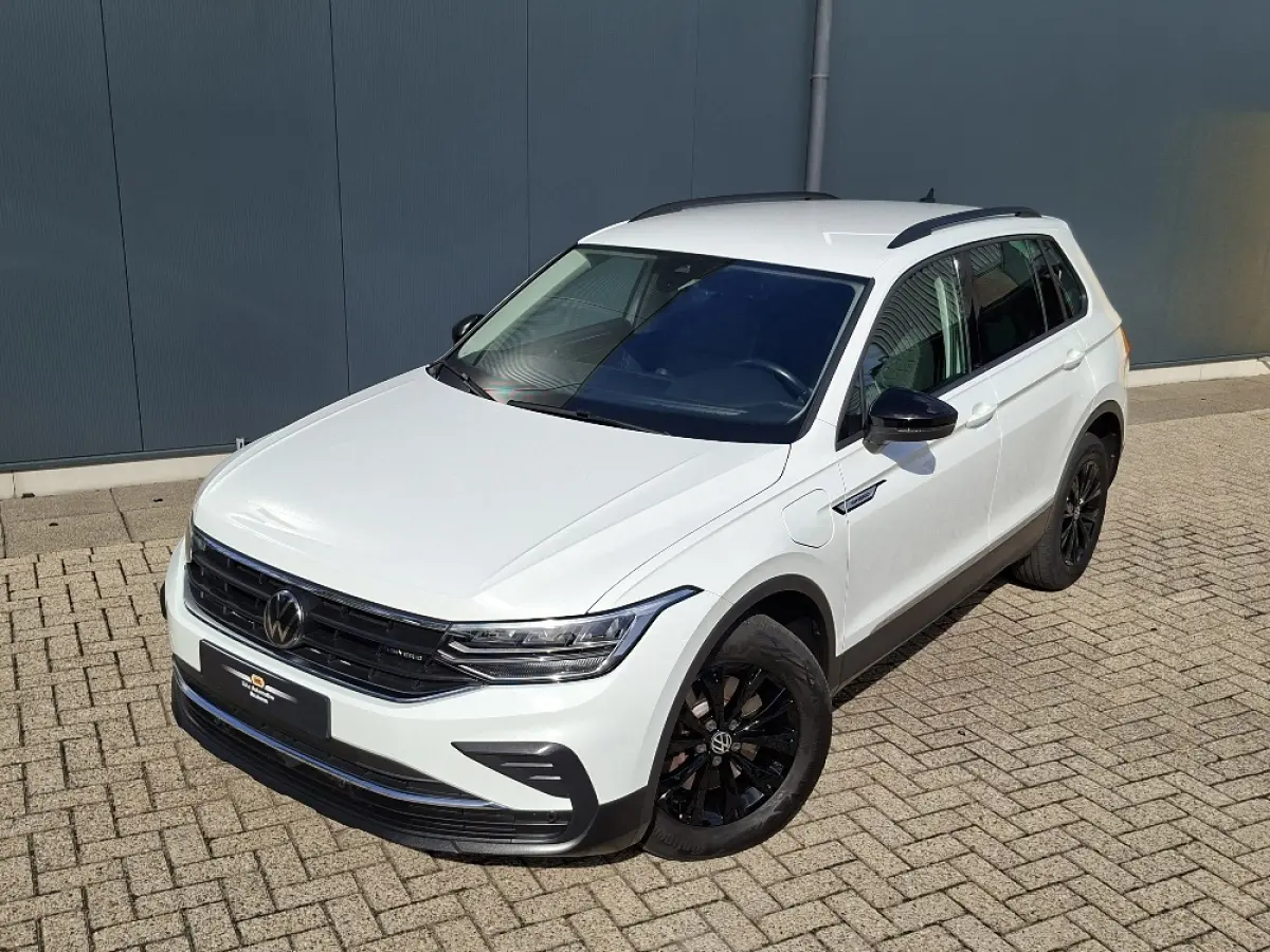 1.4 TSI eHybrid LIFE PHEV * Navigatiesysteem * Parkeercamera * Elektrische achterklep *