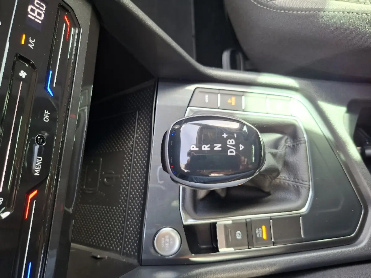 1.4 TSI eHybrid LIFE PHEV * Navigatiesysteem * Parkeercamera * Elektrische achterklep *