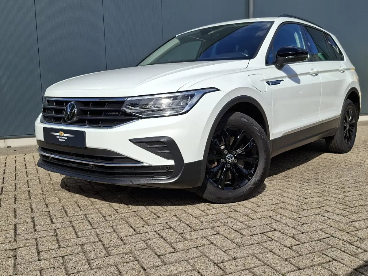 1.4 TSI eHybrid LIFE PHEV * Navigatiesysteem * Parkeercamera * Elektrische achterklep *