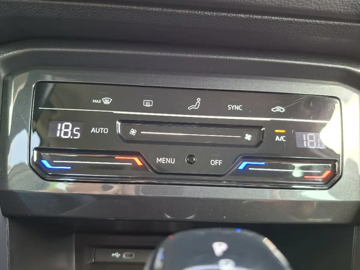 1.4 TSI eHybrid LIFE PHEV * Navigatiesysteem * Parkeercamera * Elektrische achterklep *