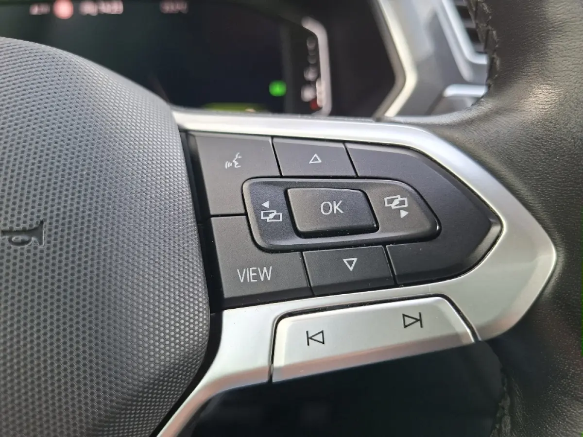 1.4 TSI eHybrid LIFE PHEV * Navigatiesysteem * Parkeercamera * Elektrische achterklep *
