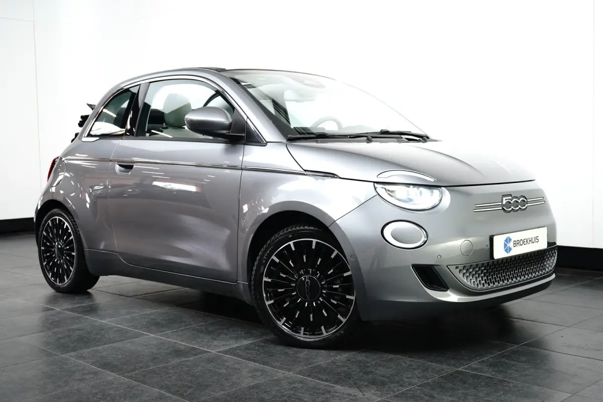 La Prima 42 kWh l Leder l 17" l Adaptive Cr Control l Stuurverwarming l Cabrio! l Navigatie l Side Assist l