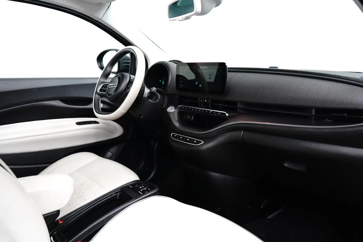 La Prima 42 kWh l Leder l 17" l Adaptive Cr Control l Stuurverwarming l Cabrio! l Navigatie l Side Assist l