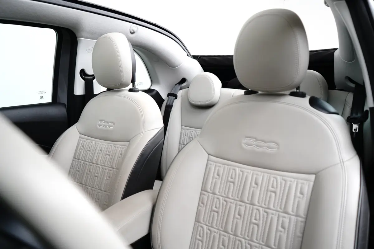 La Prima 42 kWh l Leder l 17" l Adaptive Cr Control l Stuurverwarming l Cabrio! l Navigatie l Side Assist l