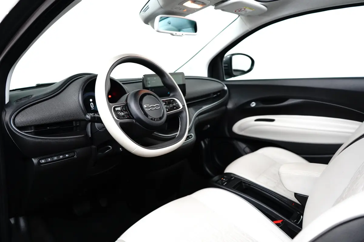 La Prima 42 kWh l Leder l 17" l Adaptive Cr Control l Stuurverwarming l Cabrio! l Navigatie l Side Assist l