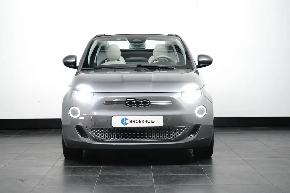 La Prima 42 kWh l Leder l 17" l Adaptive Cr Control l Stuurverwarming l Cabrio! l Navigatie l Side Assist l