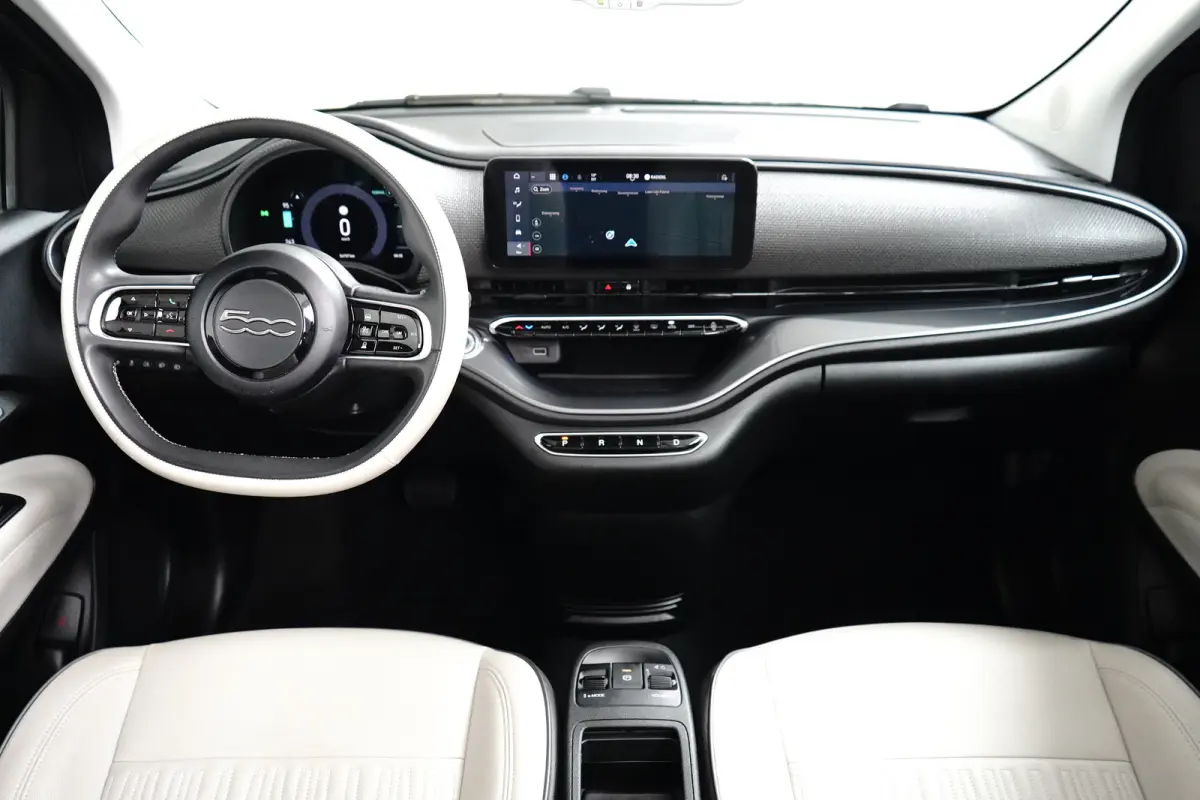 La Prima 42 kWh l Leder l 17" l Adaptive Cr Control l Stuurverwarming l Cabrio! l Navigatie l Side Assist l