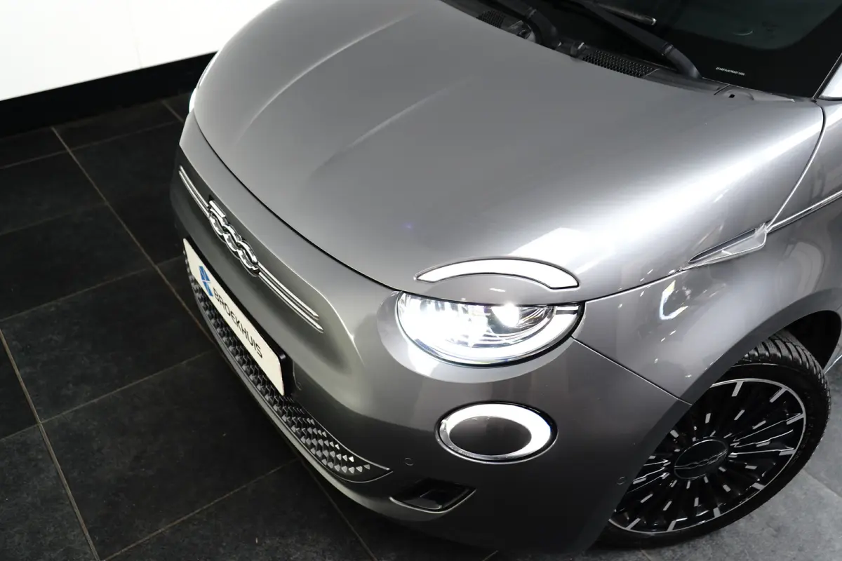 La Prima 42 kWh l Leder l 17" l Adaptive Cr Control l Stuurverwarming l Cabrio! l Navigatie l Side Assist l