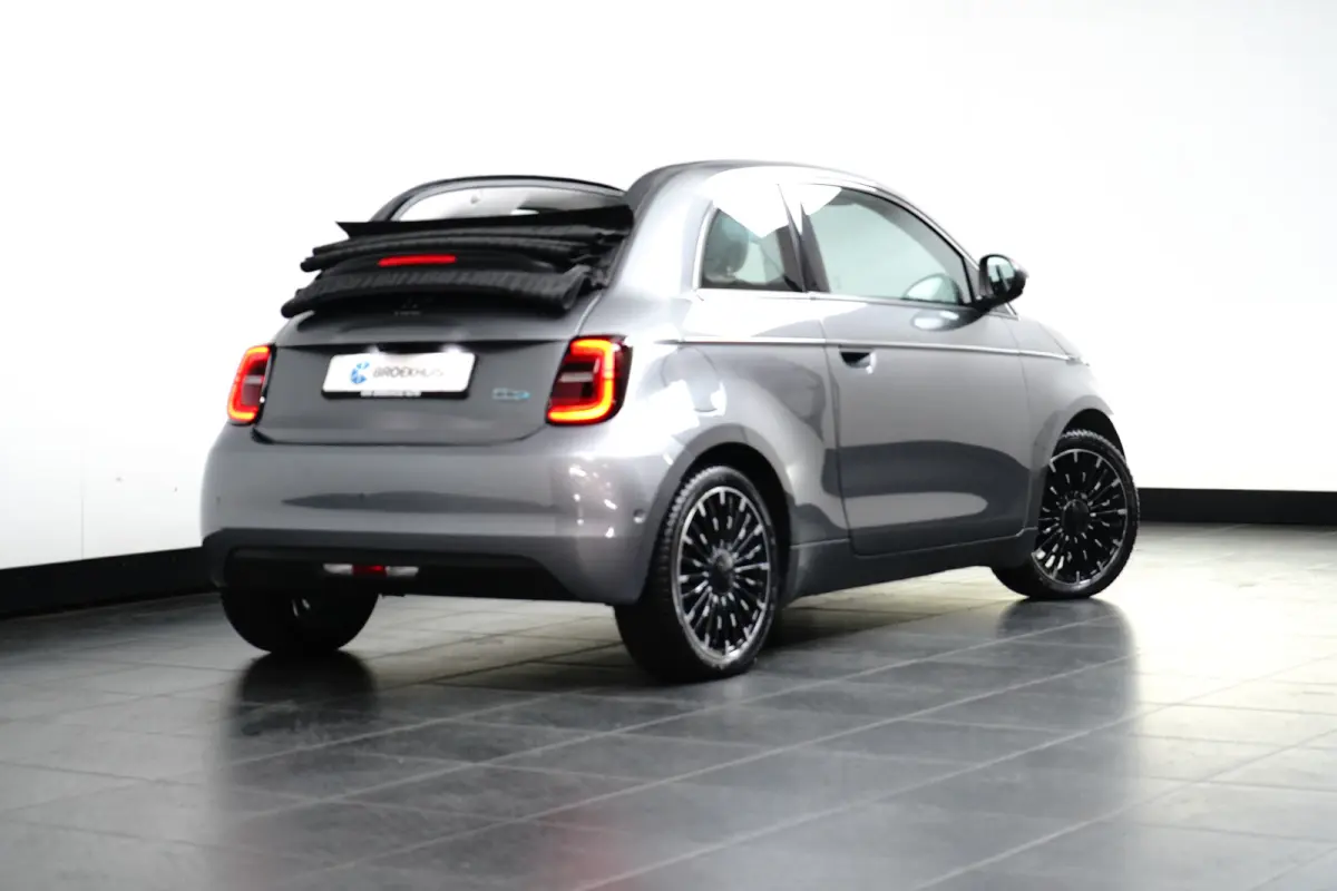 La Prima 42 kWh l Leder l 17" l Adaptive Cr Control l Stuurverwarming l Cabrio! l Navigatie l Side Assist l
