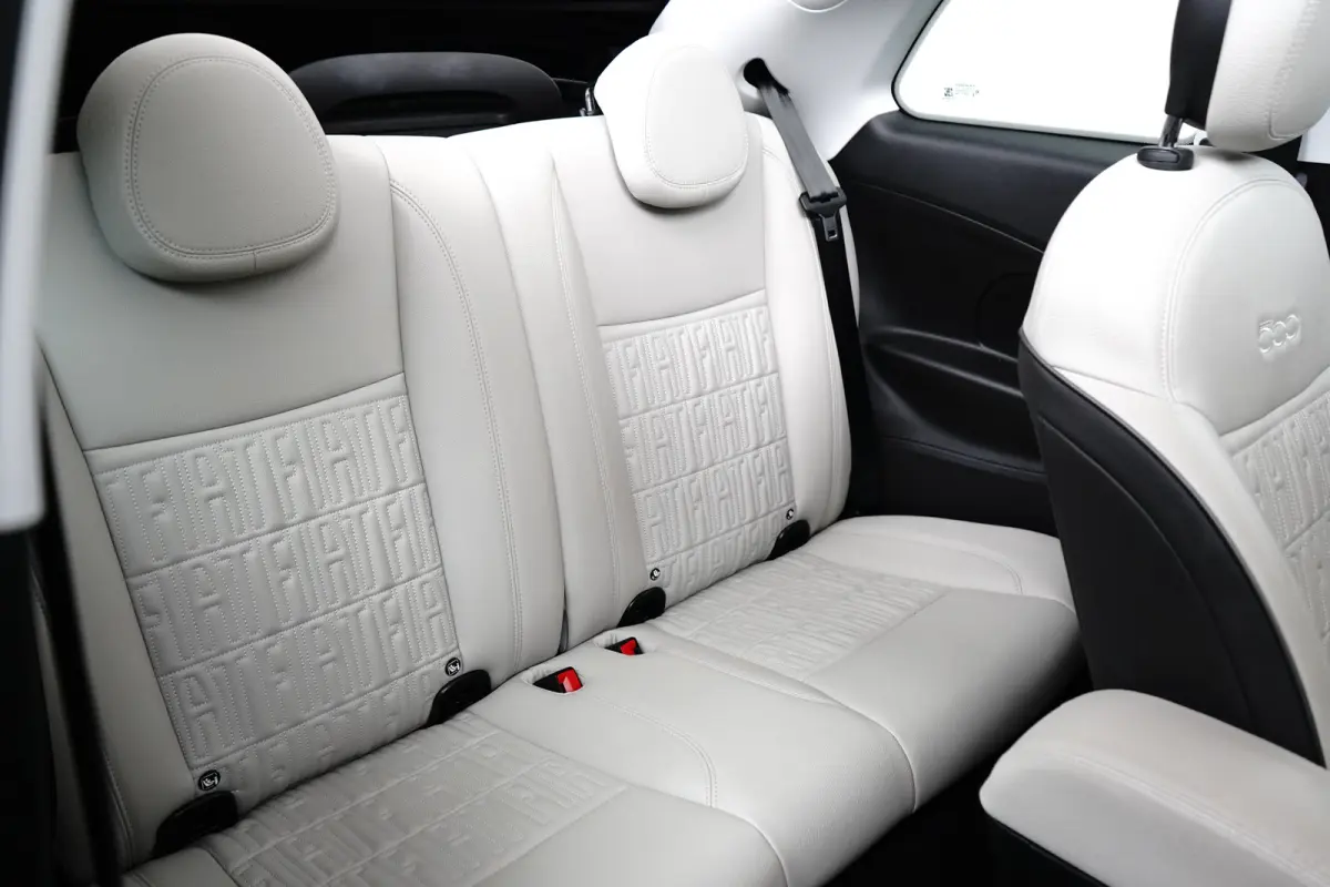 La Prima 42 kWh l Leder l 17" l Adaptive Cr Control l Stuurverwarming l Cabrio! l Navigatie l Side Assist l