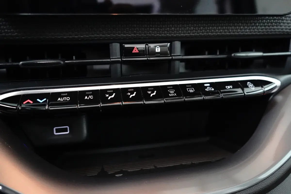 La Prima 42 kWh l Leder l 17" l Adaptive Cr Control l Stuurverwarming l Cabrio! l Navigatie l Side Assist l