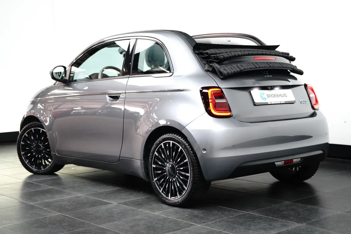 La Prima 42 kWh l Leder l 17" l Adaptive Cr Control l Stuurverwarming l Cabrio! l Navigatie l Side Assist l