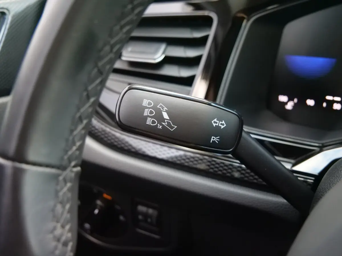1.0 TSI 96pk Life LED / Apple Carplay / Stoelverwarming