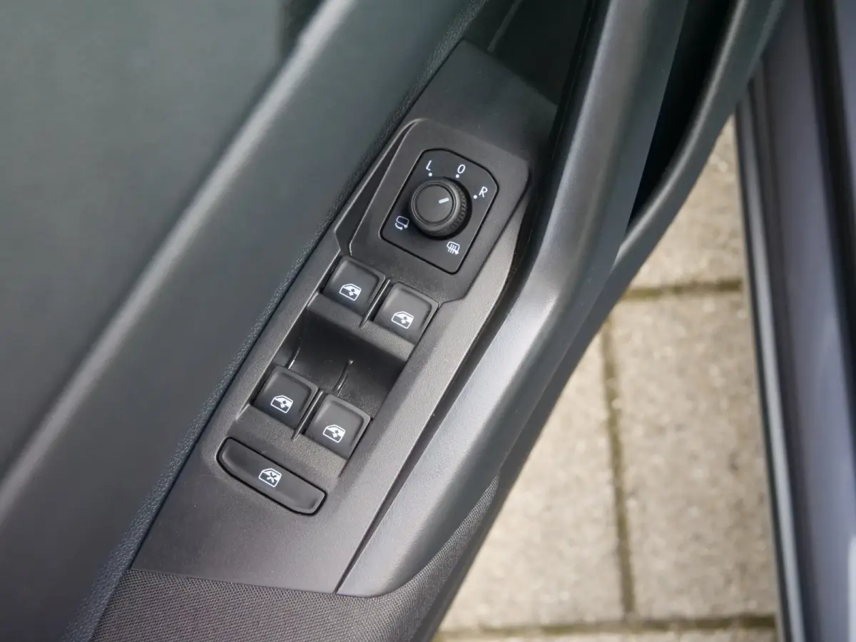 1.0 TSI 96pk Life LED / Apple Carplay / Stoelverwarming