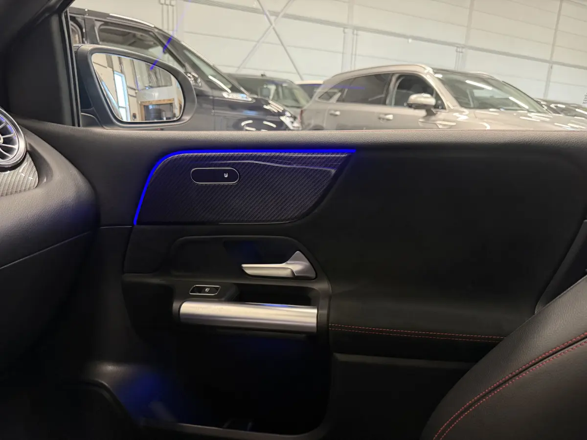 200 AMG aut. 58.889KM/PANO/TREKHAAK/MEMORY/LED/CAMERA/CARBON/18" AMG/AMG-SPORT-STOELEN/DODE-HOEK/LANE-ASSIST/EL.A.KLEP/PRIVACY/DONKERE-HEMEL/NIGHT-PAKKET/IRIDIUM-SILVER/UNIEKE AUTO,ABSOLUTE 