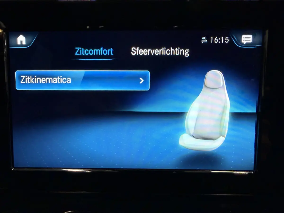 200 AMG aut. 58.889KM/PANO/TREKHAAK/MEMORY/LED/CAMERA/CARBON/18" AMG/AMG-SPORT-STOELEN/DODE-HOEK/LANE-ASSIST/EL.A.KLEP/PRIVACY/DONKERE-HEMEL/NIGHT-PAKKET/IRIDIUM-SILVER/UNIEKE AUTO,ABSOLUTE 