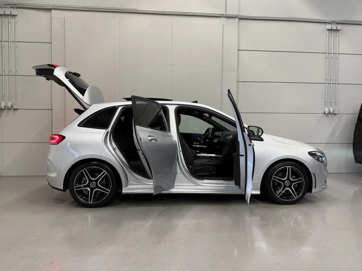 200 AMG aut. 58.889KM/PANO/TREKHAAK/MEMORY/LED/CAMERA/CARBON/18" AMG/AMG-SPORT-STOELEN/DODE-HOEK/LANE-ASSIST/EL.A.KLEP/PRIVACY/DONKERE-HEMEL/NIGHT-PAKKET/IRIDIUM-SILVER/UNIEKE AUTO,ABSOLUTE 
