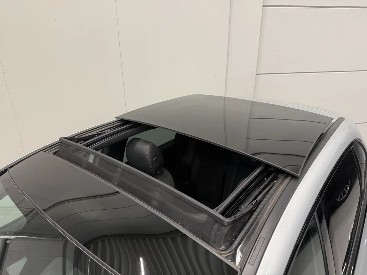 200 AMG aut. 58.889KM/PANO/TREKHAAK/MEMORY/LED/CAMERA/CARBON/18" AMG/AMG-SPORT-STOELEN/DODE-HOEK/LANE-ASSIST/EL.A.KLEP/PRIVACY/DONKERE-HEMEL/NIGHT-PAKKET/IRIDIUM-SILVER/UNIEKE AUTO,ABSOLUTE 