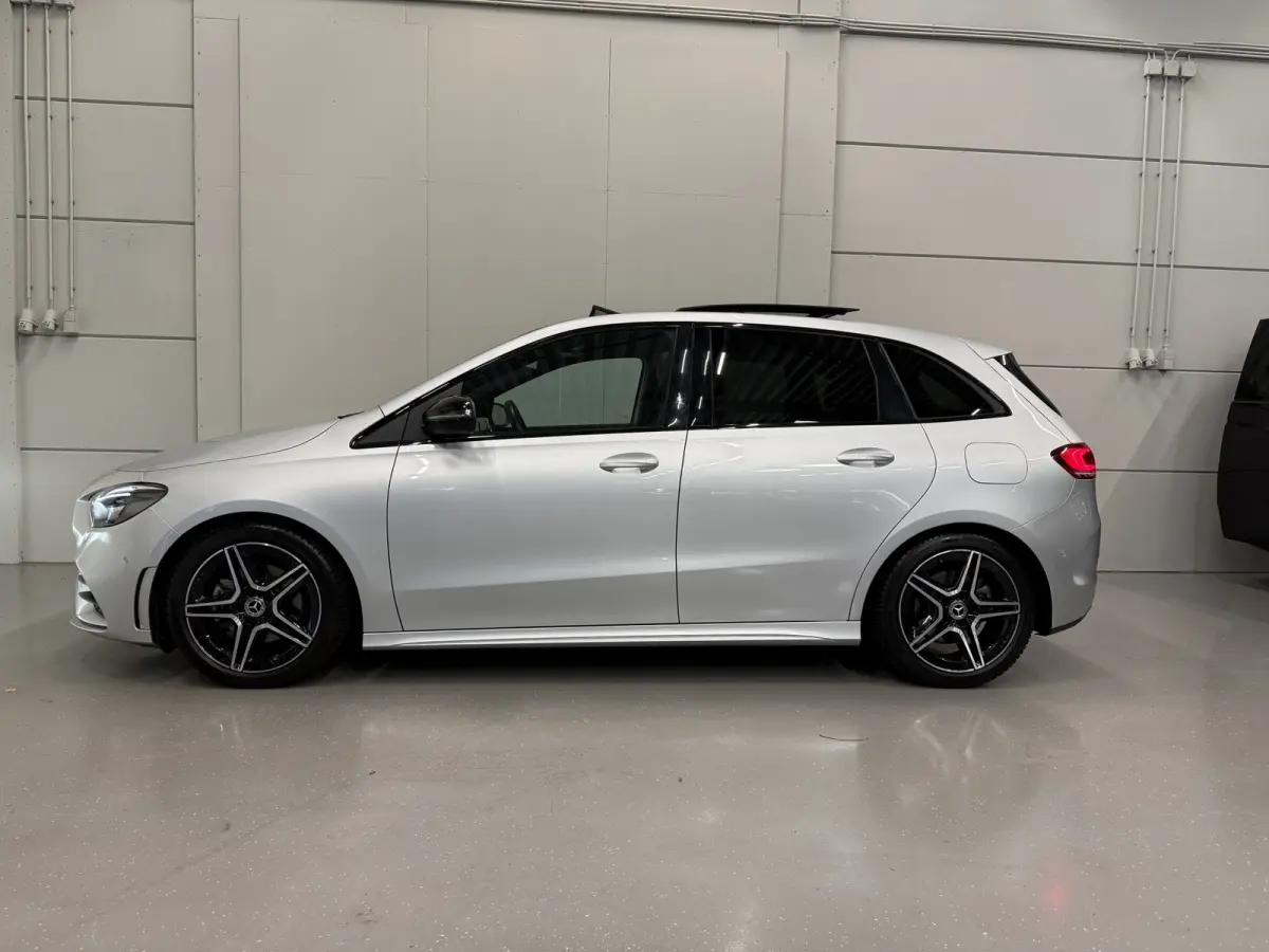 200 AMG aut. 58.889KM/PANO/TREKHAAK/MEMORY/LED/CAMERA/CARBON/18" AMG/AMG-SPORT-STOELEN/DODE-HOEK/LANE-ASSIST/EL.A.KLEP/PRIVACY/DONKERE-HEMEL/NIGHT-PAKKET/IRIDIUM-SILVER/UNIEKE AUTO,ABSOLUTE 