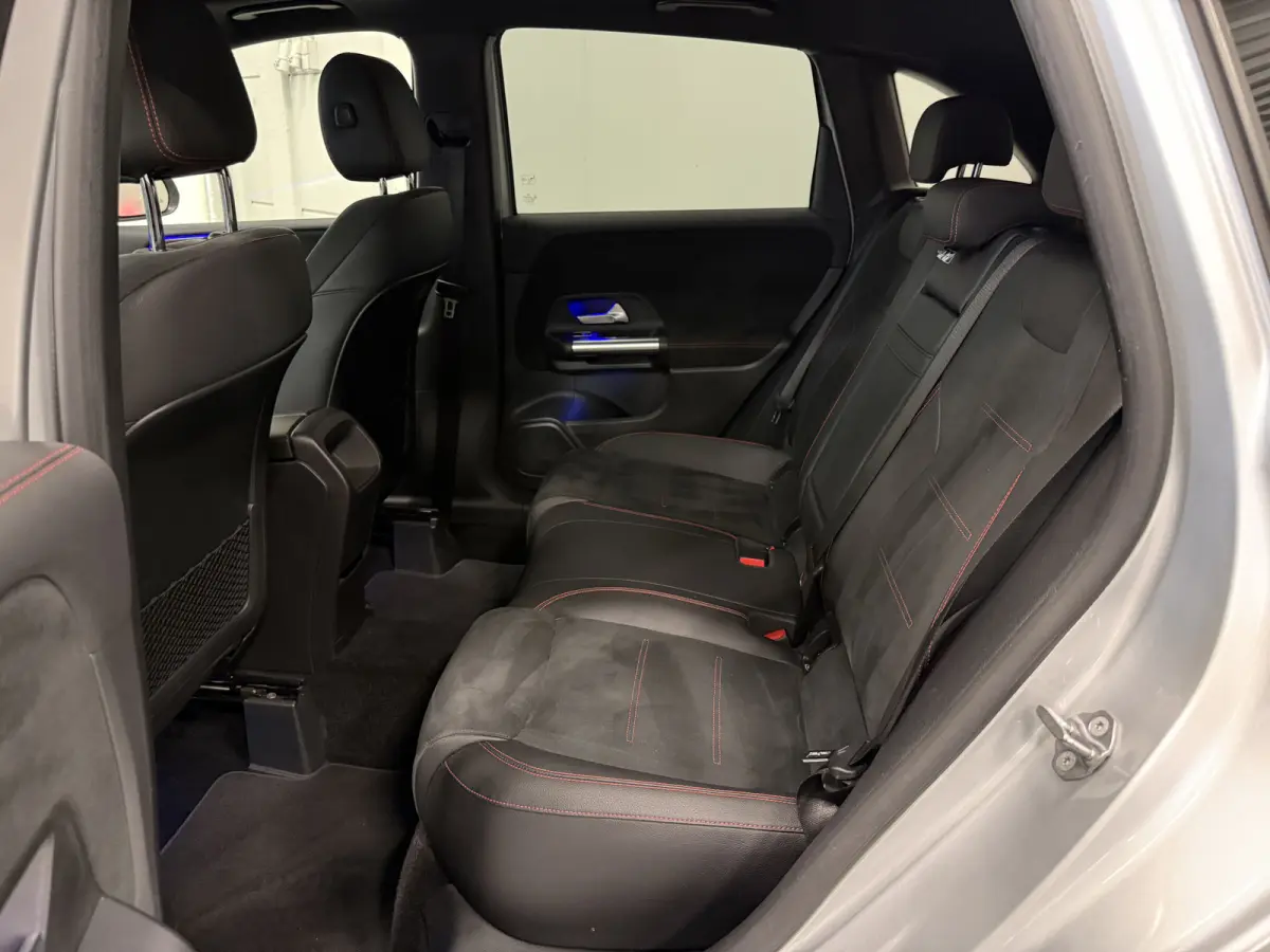 200 AMG aut. 58.889KM/PANO/TREKHAAK/MEMORY/LED/CAMERA/CARBON/18" AMG/AMG-SPORT-STOELEN/DODE-HOEK/LANE-ASSIST/EL.A.KLEP/PRIVACY/DONKERE-HEMEL/NIGHT-PAKKET/IRIDIUM-SILVER/UNIEKE AUTO,ABSOLUTE 
