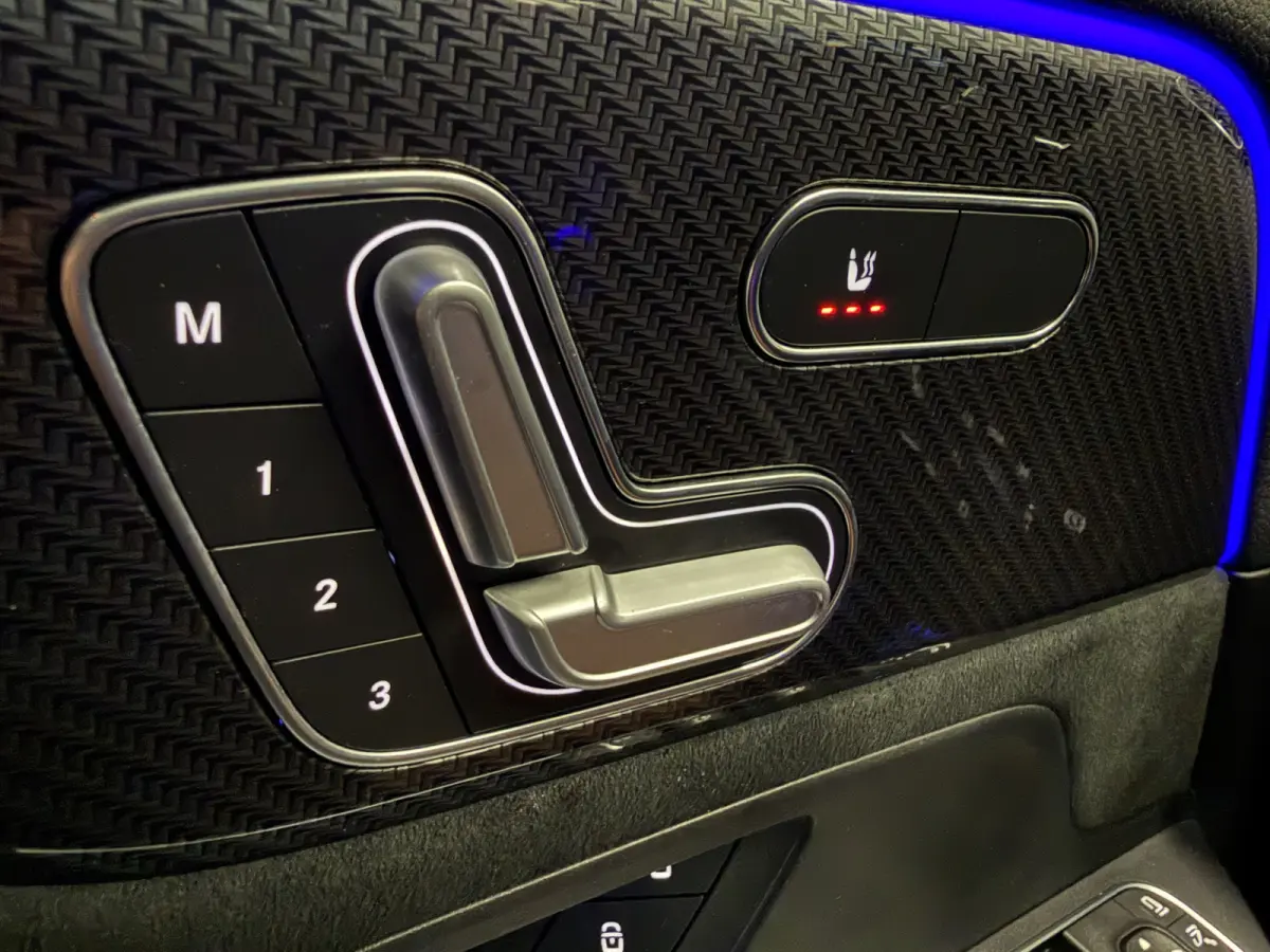 200 AMG aut. 58.889KM/PANO/TREKHAAK/MEMORY/LED/CAMERA/CARBON/18" AMG/AMG-SPORT-STOELEN/DODE-HOEK/LANE-ASSIST/EL.A.KLEP/PRIVACY/DONKERE-HEMEL/NIGHT-PAKKET/IRIDIUM-SILVER/UNIEKE AUTO,ABSOLUTE 