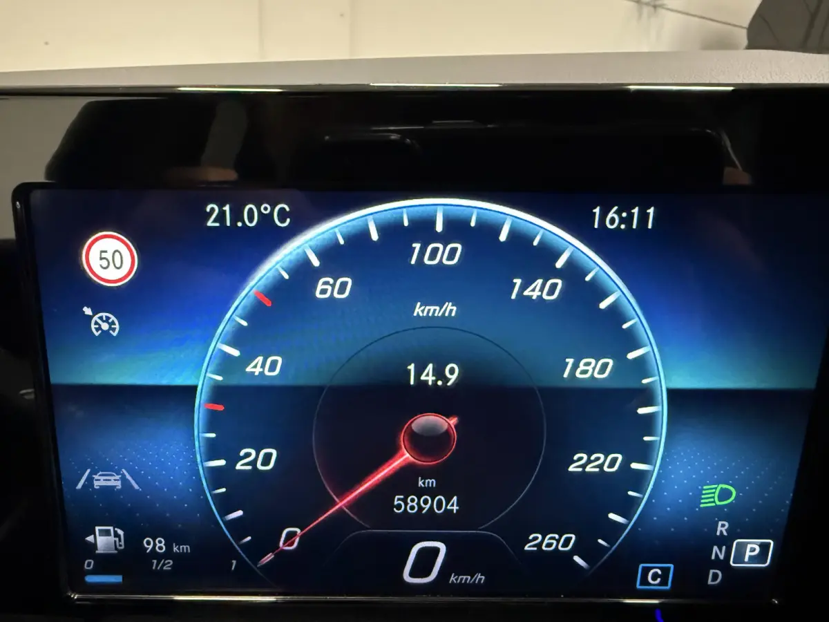 200 AMG aut. 58.889KM/PANO/TREKHAAK/MEMORY/LED/CAMERA/CARBON/18" AMG/AMG-SPORT-STOELEN/DODE-HOEK/LANE-ASSIST/EL.A.KLEP/PRIVACY/DONKERE-HEMEL/NIGHT-PAKKET/IRIDIUM-SILVER/UNIEKE AUTO,ABSOLUTE 