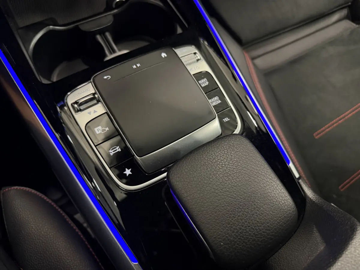 200 AMG aut. 58.889KM/PANO/TREKHAAK/MEMORY/LED/CAMERA/CARBON/18" AMG/AMG-SPORT-STOELEN/DODE-HOEK/LANE-ASSIST/EL.A.KLEP/PRIVACY/DONKERE-HEMEL/NIGHT-PAKKET/IRIDIUM-SILVER/UNIEKE AUTO,ABSOLUTE 