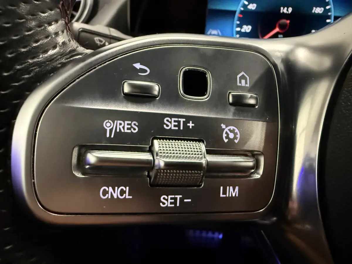 200 AMG aut. 58.889KM/PANO/TREKHAAK/MEMORY/LED/CAMERA/CARBON/18" AMG/AMG-SPORT-STOELEN/DODE-HOEK/LANE-ASSIST/EL.A.KLEP/PRIVACY/DONKERE-HEMEL/NIGHT-PAKKET/IRIDIUM-SILVER/UNIEKE AUTO,ABSOLUTE 