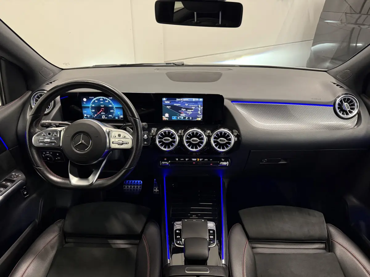 200 AMG aut. 58.889KM/PANO/TREKHAAK/MEMORY/LED/CAMERA/CARBON/18" AMG/AMG-SPORT-STOELEN/DODE-HOEK/LANE-ASSIST/EL.A.KLEP/PRIVACY/DONKERE-HEMEL/NIGHT-PAKKET/IRIDIUM-SILVER/UNIEKE AUTO,ABSOLUTE 