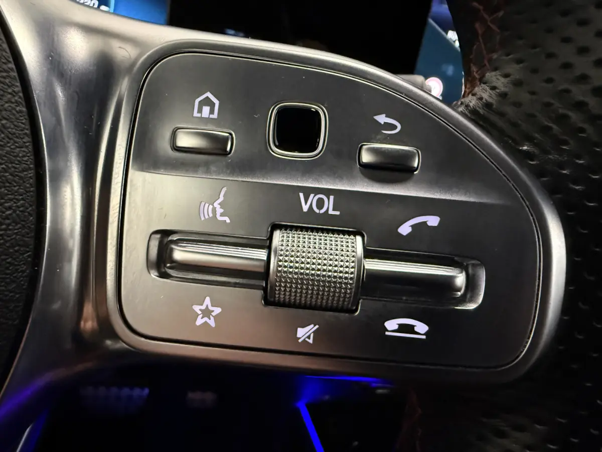 200 AMG aut. 58.889KM/PANO/TREKHAAK/MEMORY/LED/CAMERA/CARBON/18" AMG/AMG-SPORT-STOELEN/DODE-HOEK/LANE-ASSIST/EL.A.KLEP/PRIVACY/DONKERE-HEMEL/NIGHT-PAKKET/IRIDIUM-SILVER/UNIEKE AUTO,ABSOLUTE 