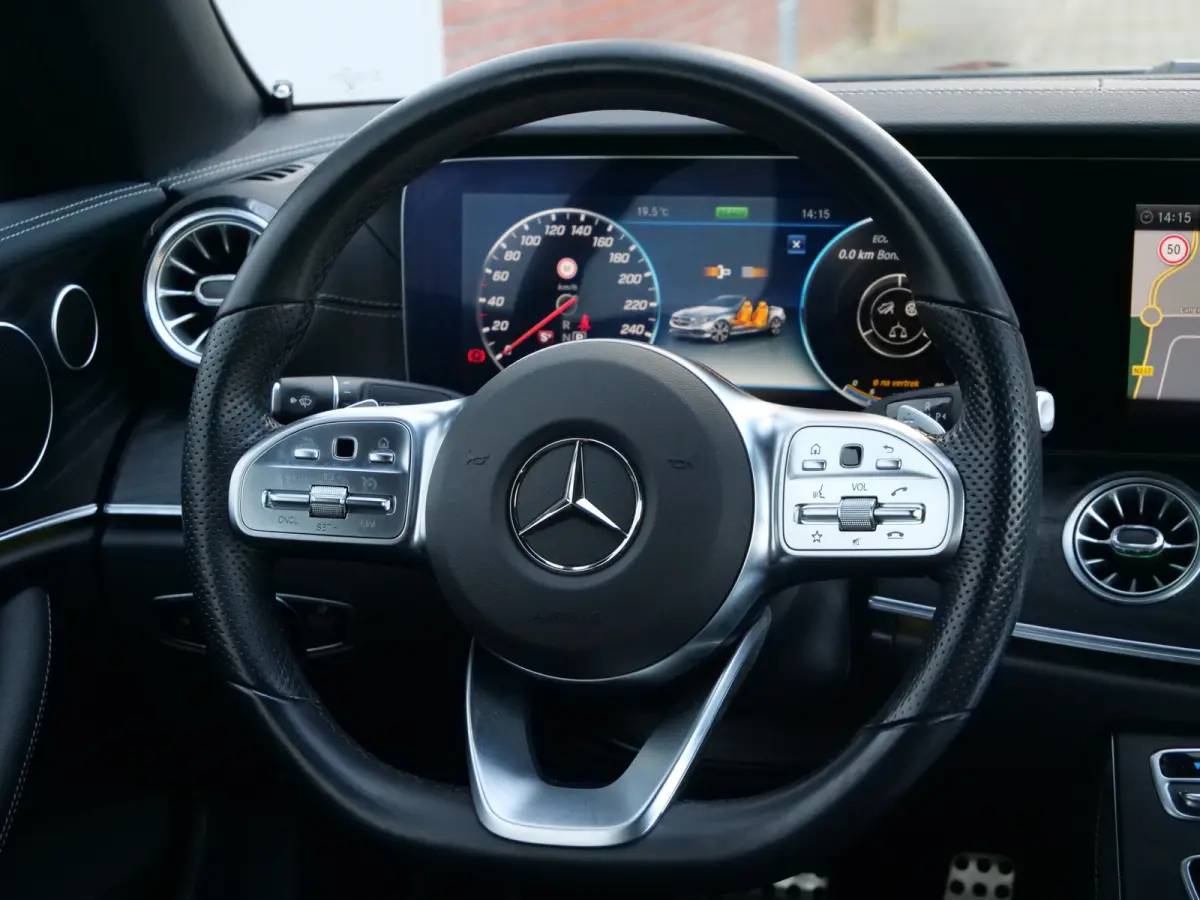 300 Sport Edition 258 Pk Automaat AMG Styling / Navi / DAB / Apple Carplay / Camera / 19 inch / Leer