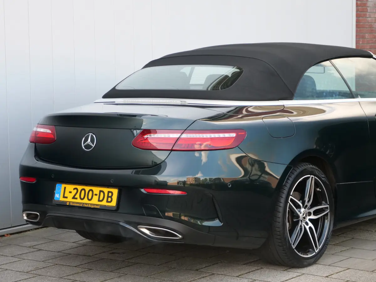 300 Sport Edition 258 Pk Automaat AMG Styling / Navi / DAB / Apple Carplay / Camera / 19 inch / Leer