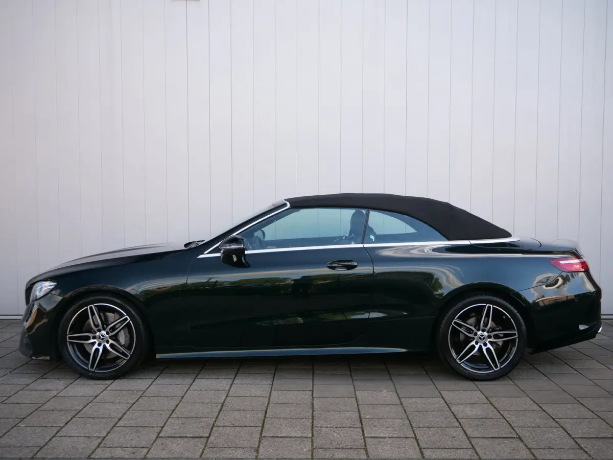300 Sport Edition 258 Pk Automaat AMG Styling / Navi / DAB / Apple Carplay / Camera / 19 inch / Leer