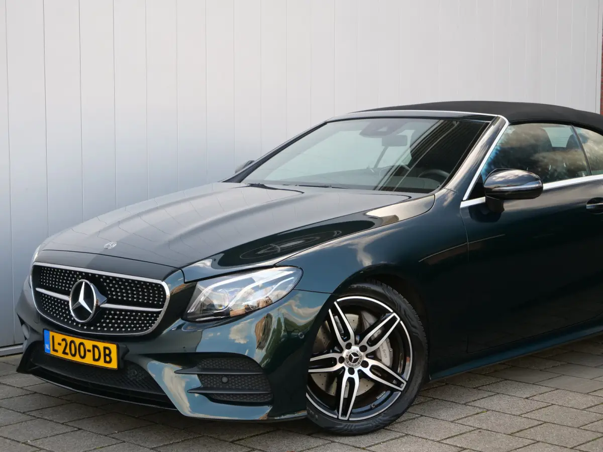 300 Sport Edition 258 Pk Automaat AMG Styling / Navi / DAB / Apple Carplay / Camera / 19 inch / Leer