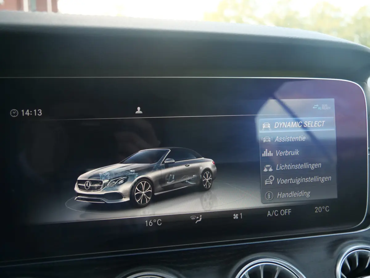 300 Sport Edition 258 Pk Automaat AMG Styling / Navi / DAB / Apple Carplay / Camera / 19 inch / Leer
